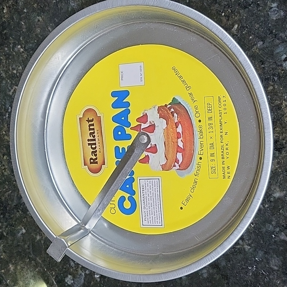 NWT Vintage Radiant Bakeware  Tin CAKE PAN Kitchenware slider cutter Brazil